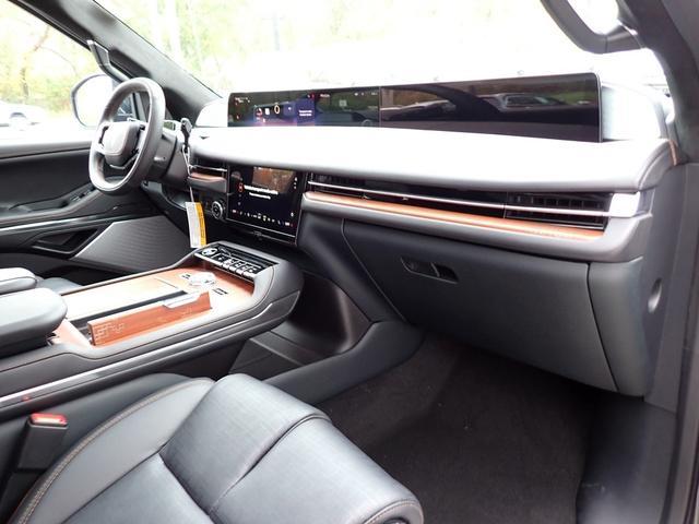 new 2025 Lincoln Navigator car, priced at $121,590