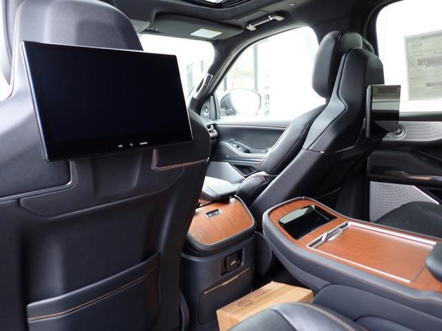new 2025 Lincoln Navigator car, priced at $121,590