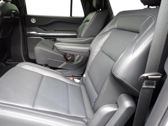 new 2025 Lincoln Navigator L car