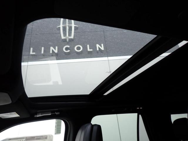 new 2025 Lincoln Navigator L car