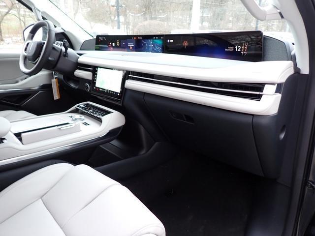 new 2025 Lincoln Navigator car, priced at $103,585