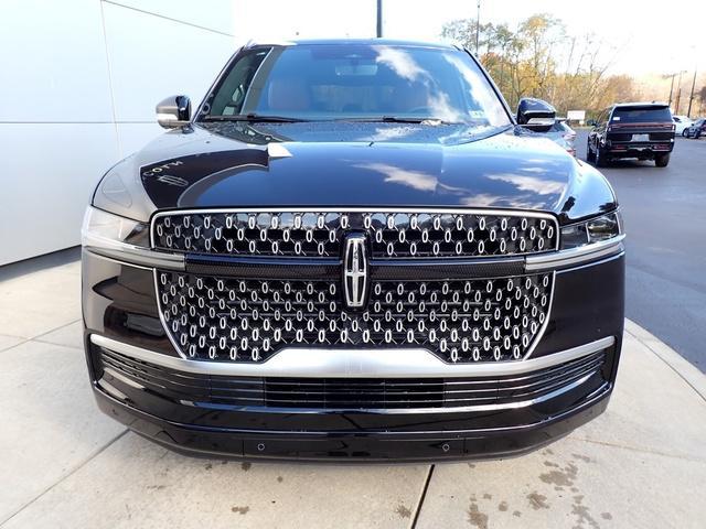 new 2025 Lincoln Navigator car, priced at $103,585