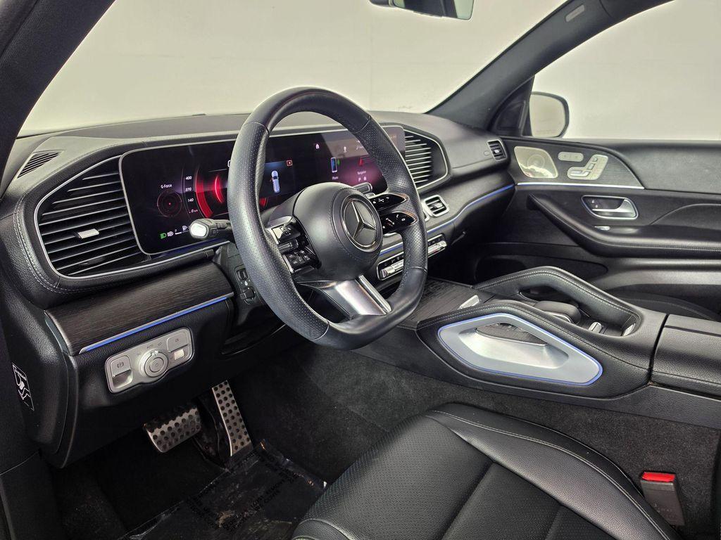 Mercedes-Benz GLS view 2