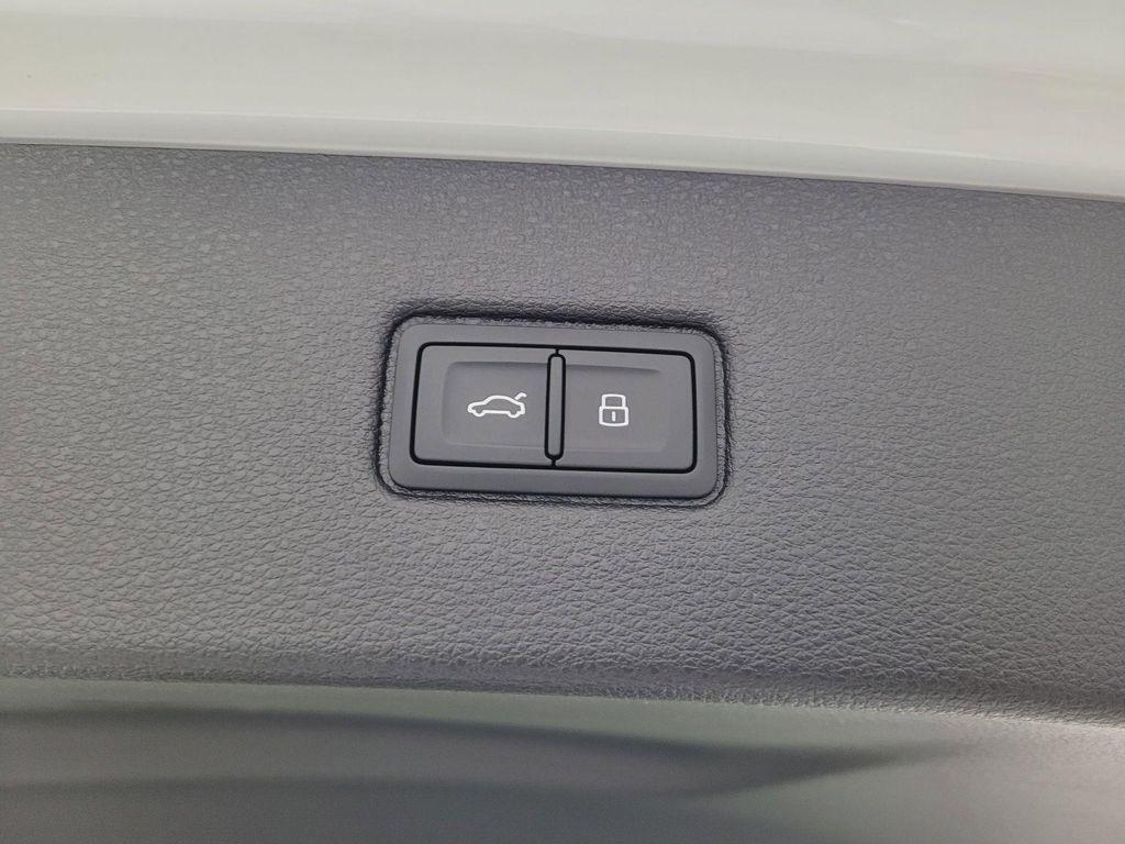 new 2026 Audi Q7 car, priced at $78,295