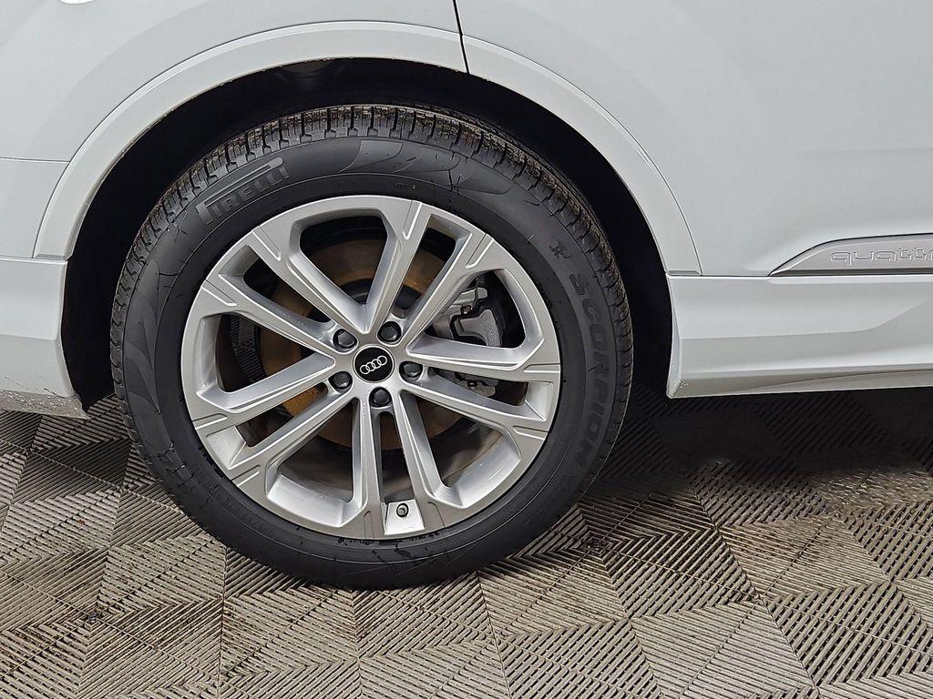 new 2026 Audi Q7 car, priced at $89,295