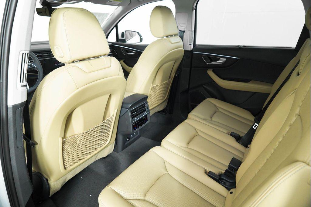 new 2025 Audi Q7 car, priced at $77,750
