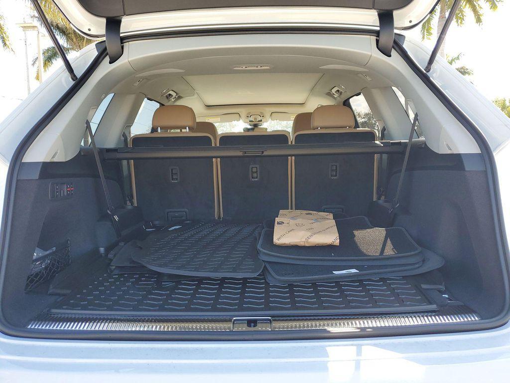 new 2026 Audi Q7 car, priced at $78,560