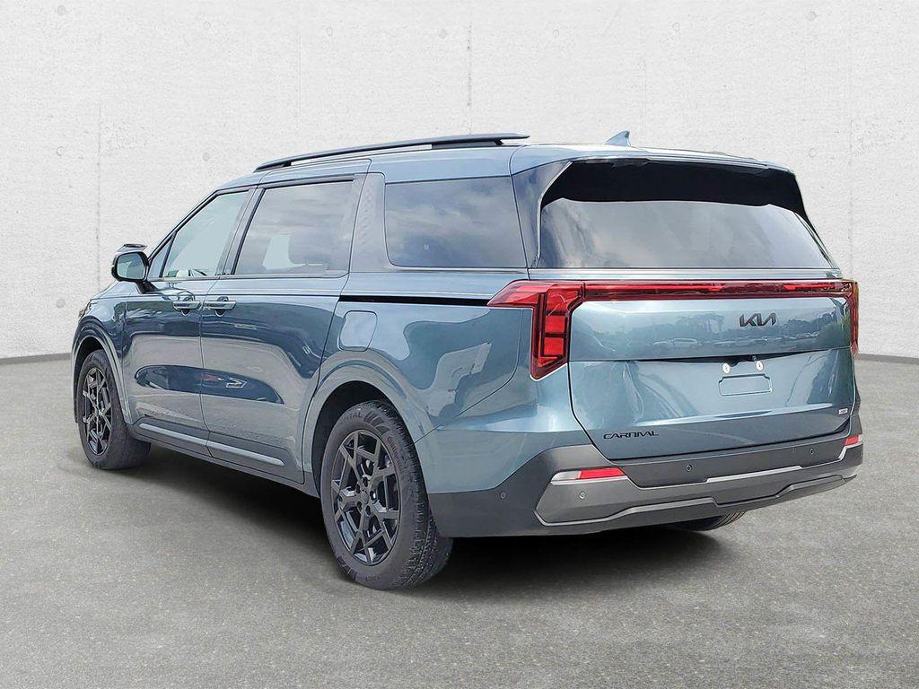 used 2025 Kia Carnival Hybrid car, priced at $40,000