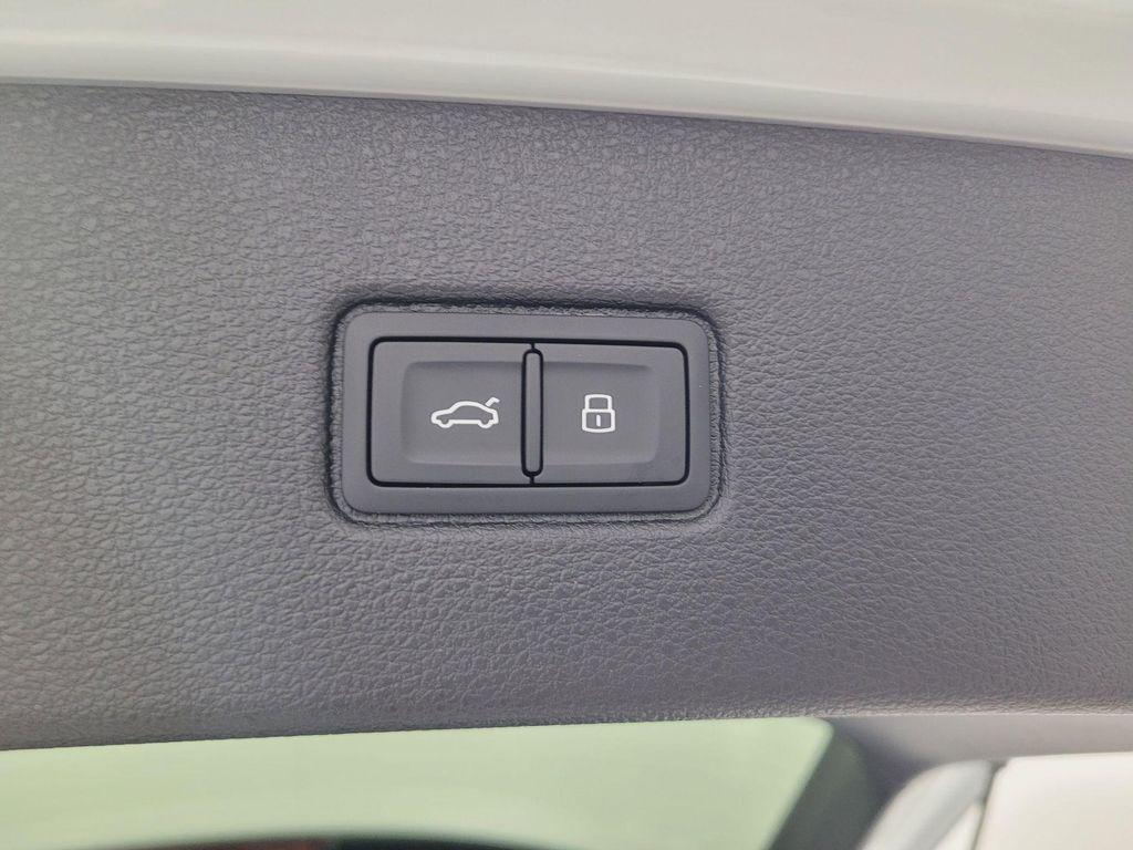 new 2026 Audi Q7 car, priced at $79,005