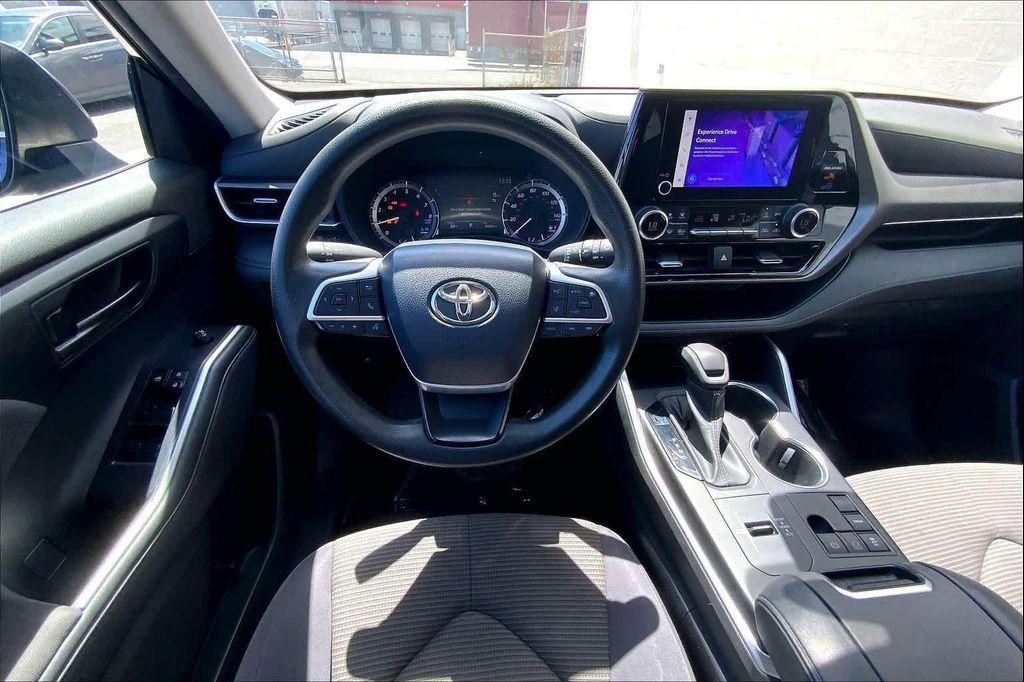 used 2023 Toyota Highlander car, priced at $34,498
