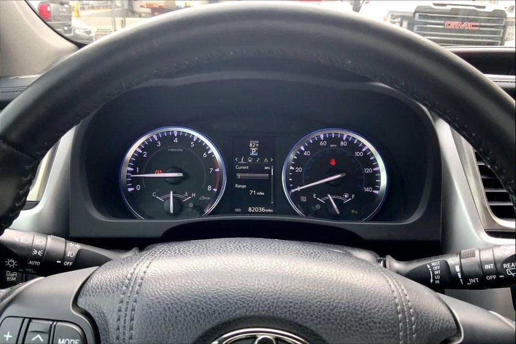 used 2015 Toyota Highlander car, priced at $20,423