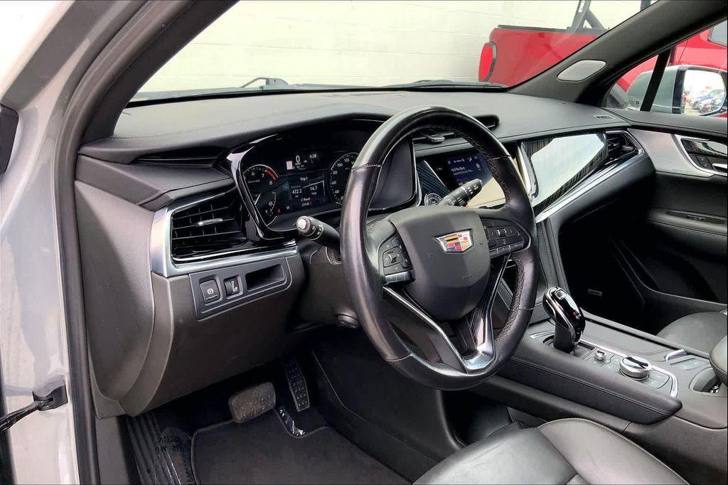 used 2024 Cadillac XT6 car, priced at $39,798