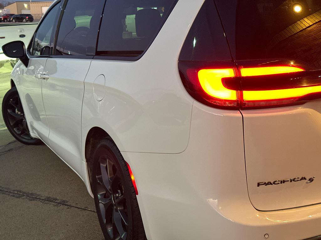 used 2024 Chrysler Pacifica car, priced at $32,725