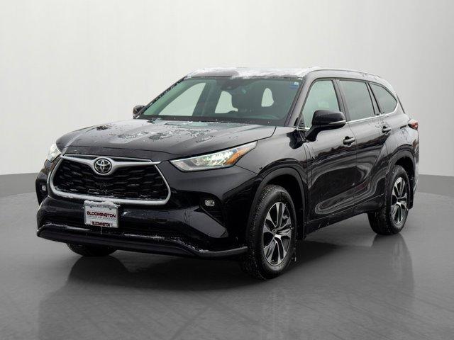 used 2025 Toyota Highlander car, priced at $42,500