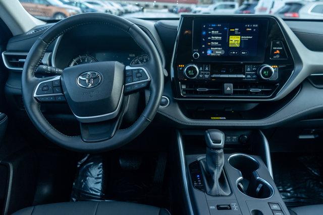 used 2025 Toyota Highlander car, priced at $41,900