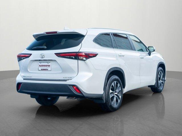 used 2025 Toyota Highlander car, priced at $41,900