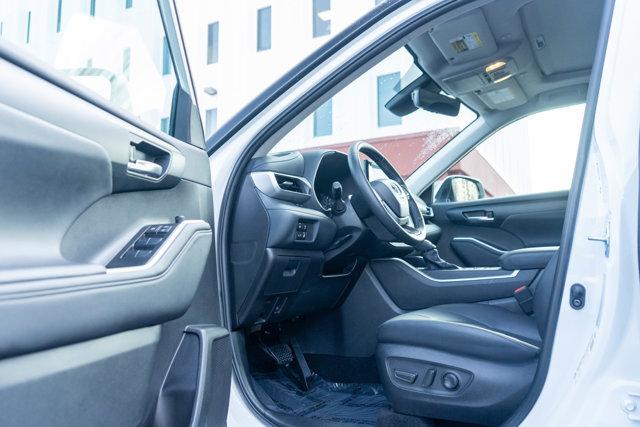 used 2025 Toyota Highlander car, priced at $41,900