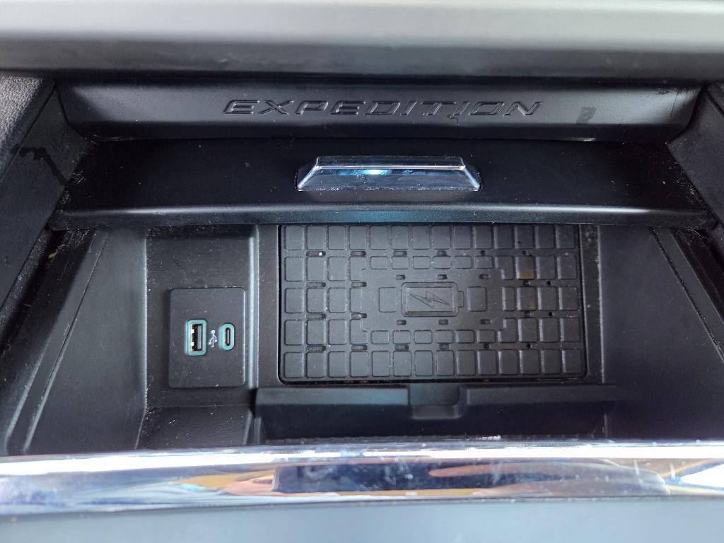 used 2024 Ford Expedition car, priced at $44,998