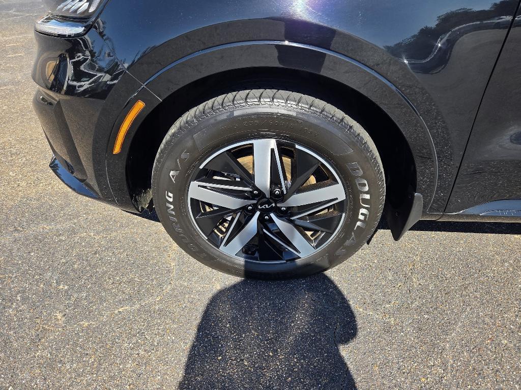 used 2023 Kia Sorento car, priced at $23,222