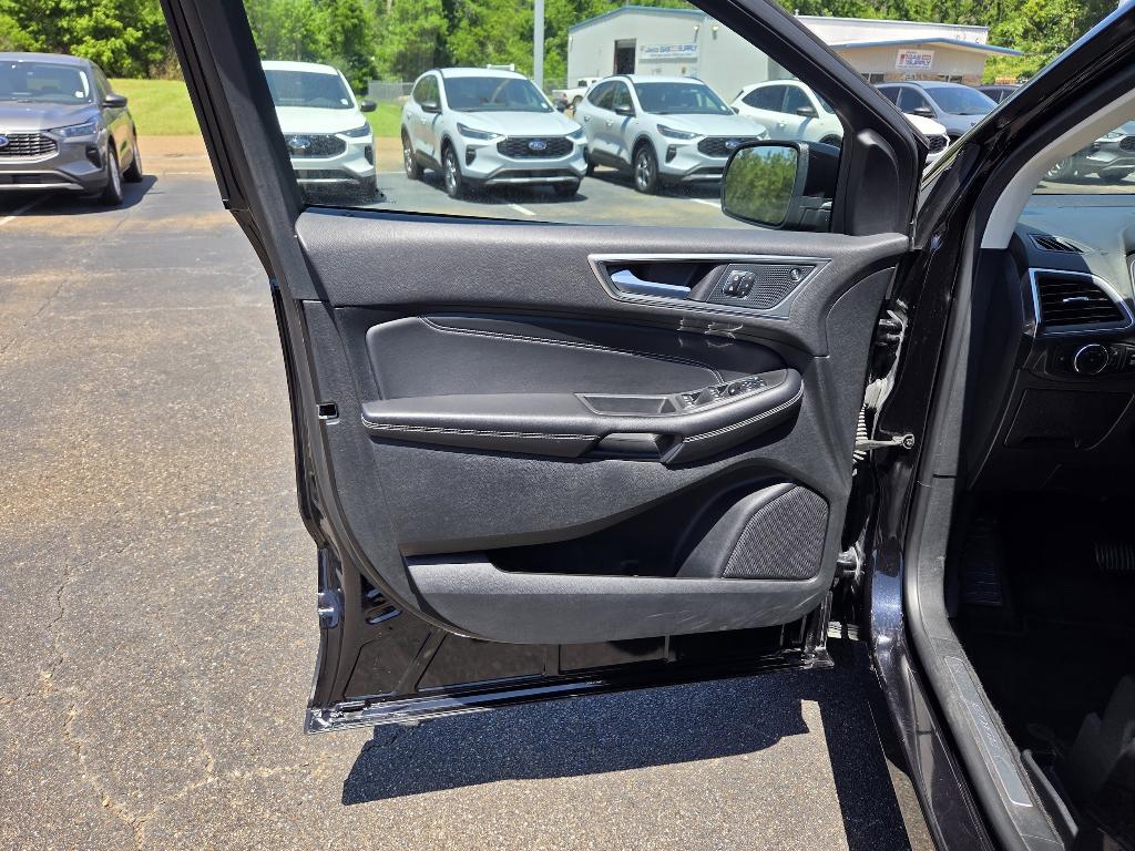 used 2024 Ford Edge car, priced at $27,538