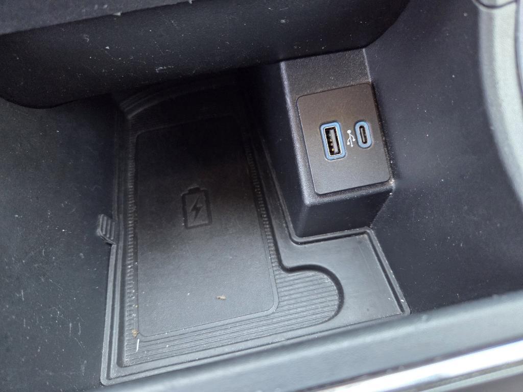 used 2024 Ford Edge car, priced at $27,538