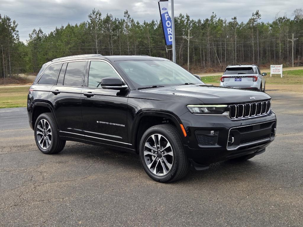 used 2023 Jeep Grand Cherokee car, priced at $39,899