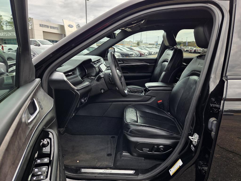 used 2023 Jeep Grand Cherokee car, priced at $39,899