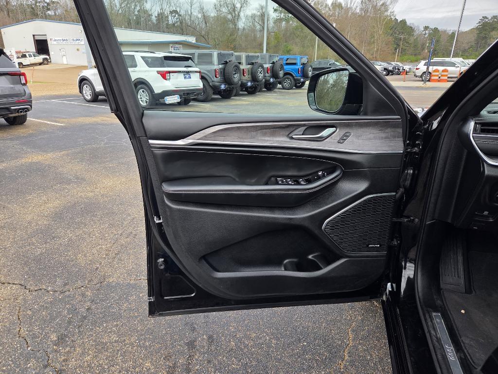 used 2023 Jeep Grand Cherokee car, priced at $39,899