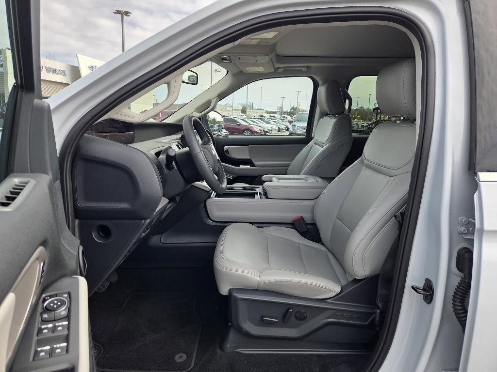 used 2025 Ford Expedition car, priced at $59,998