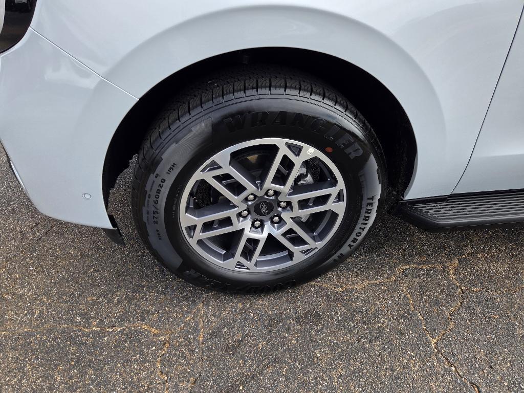 used 2025 Ford Expedition car, priced at $59,998