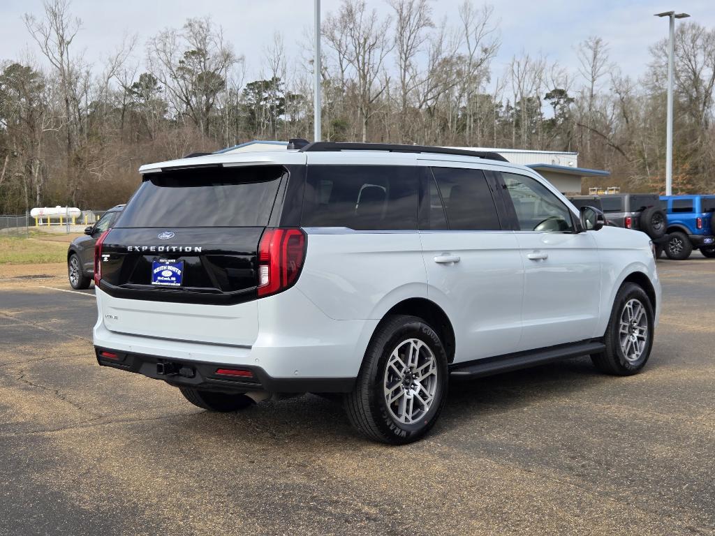 used 2025 Ford Expedition car, priced at $59,998