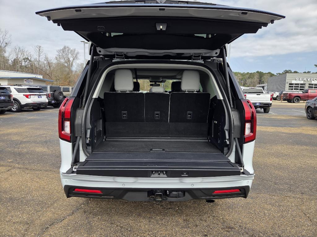 used 2025 Ford Expedition car, priced at $59,998