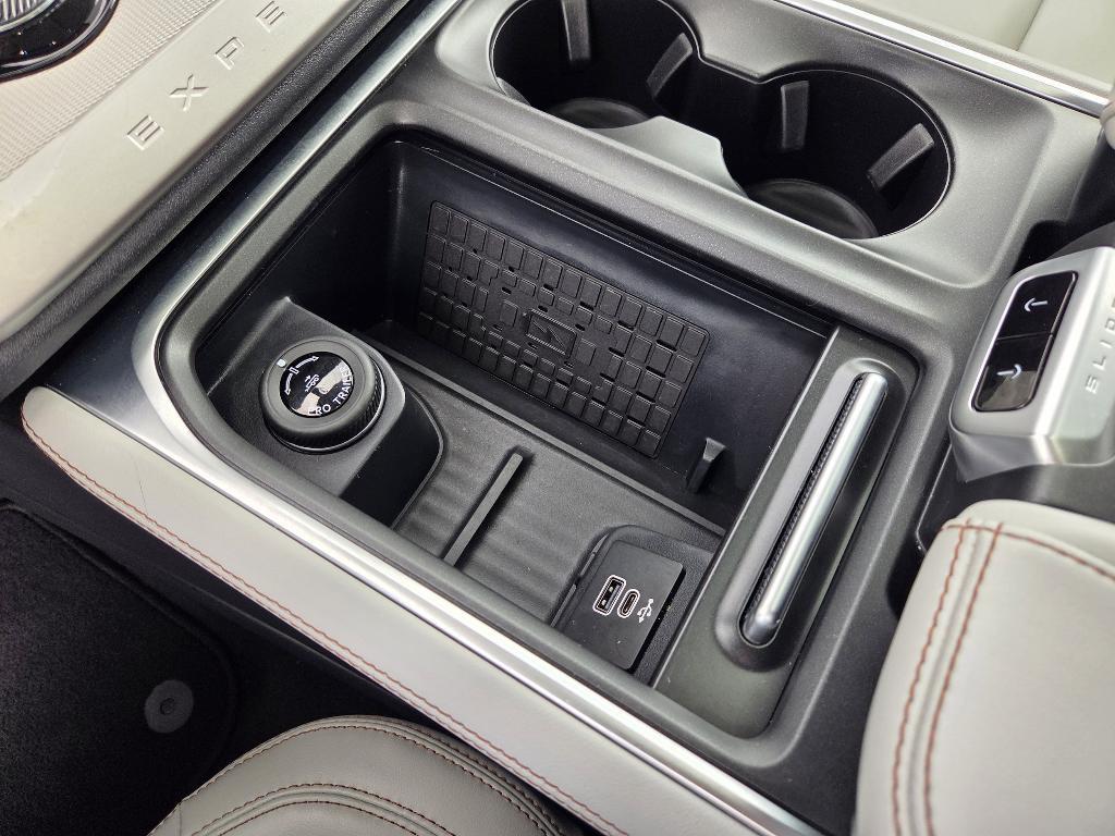 used 2025 Ford Expedition car, priced at $59,998