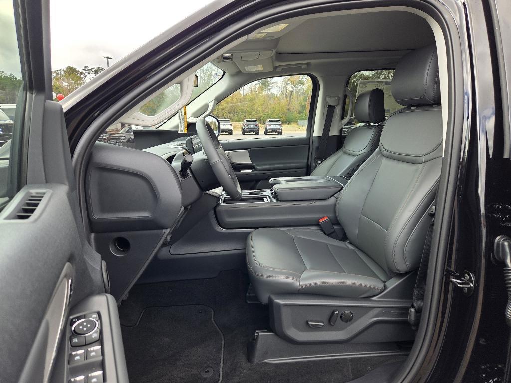 new 2025 Ford Expedition car, priced at $69,350