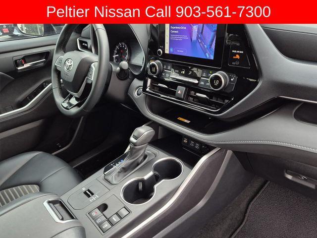 used 2024 Toyota Highlander car, priced at $39,993