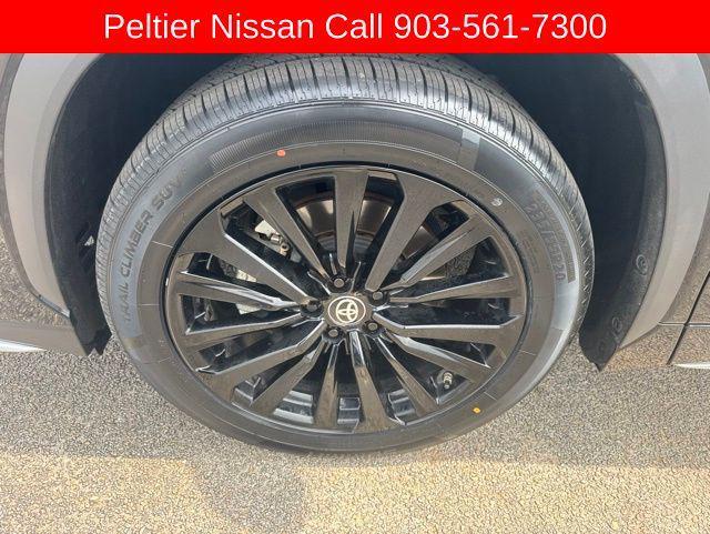 used 2024 Toyota Highlander car, priced at $43,893