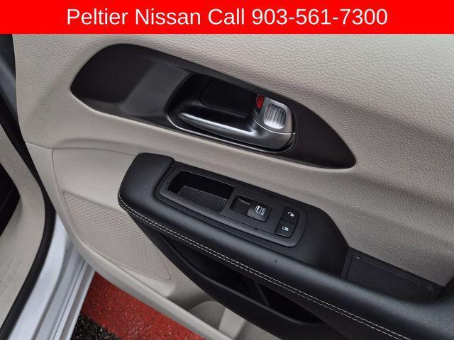 used 2024 Chrysler Pacifica Hybrid car, priced at $27,077