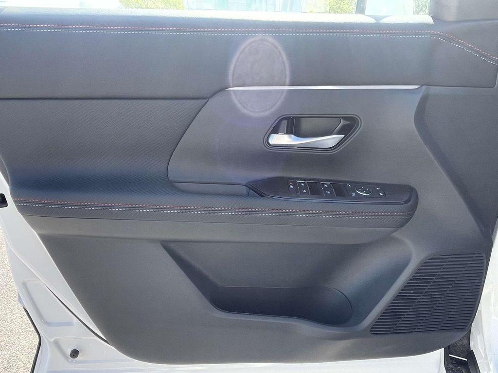 new 2025 Nissan Kicks car, priced at $29,282