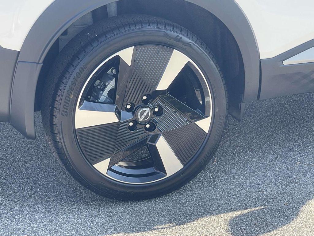 new 2025 Nissan Kicks car, priced at $29,282