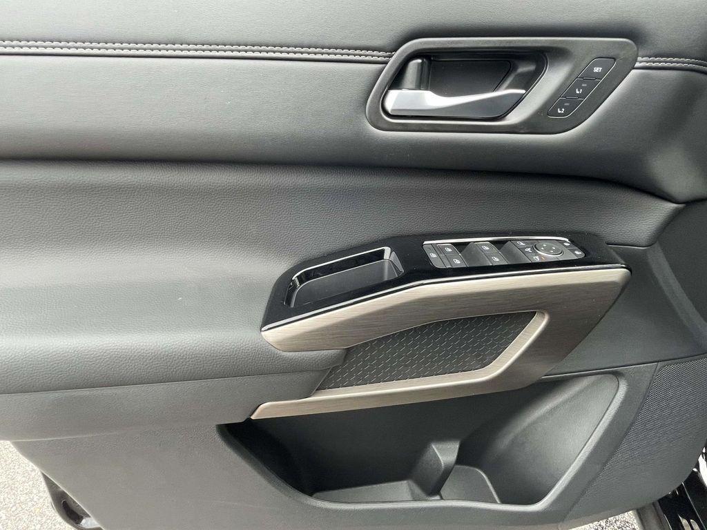 new 2025 Nissan Pathfinder car, priced at $51,510