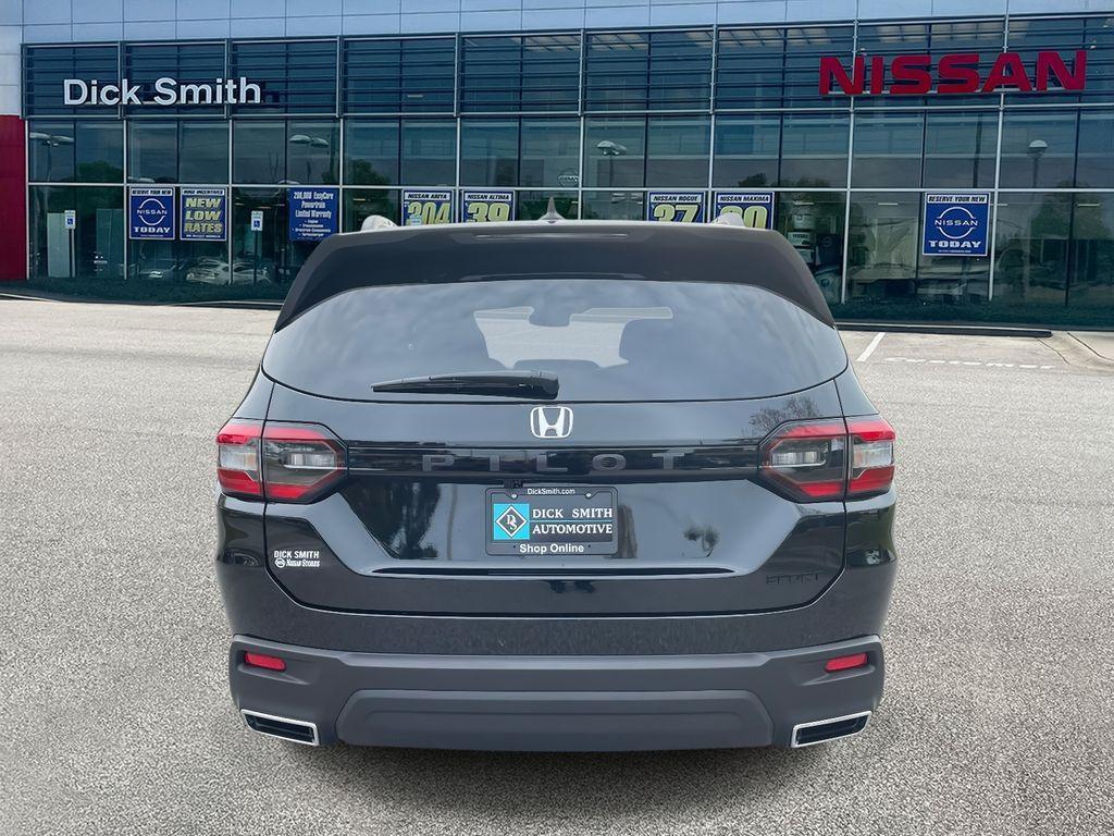 used 2025 Honda Pilot car, priced at $35,995