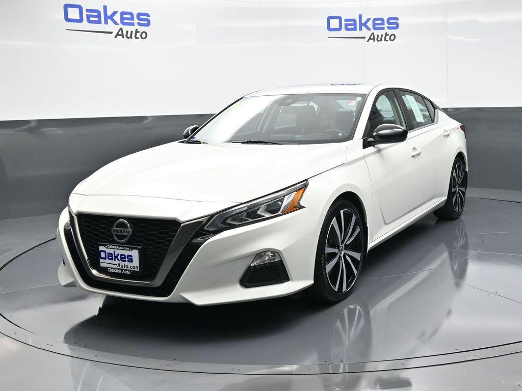 2022 Pearl White Tricoat Nissan Altima