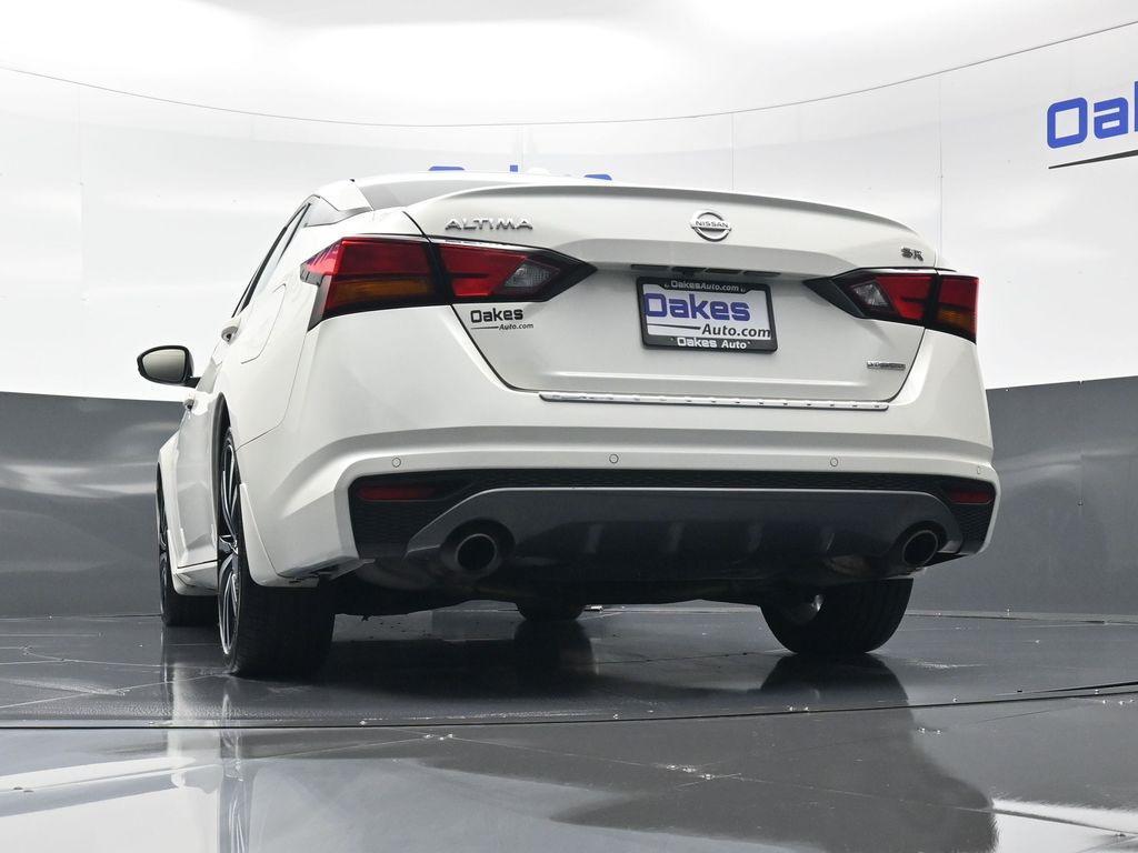 2022 Pearl White Tricoat Nissan Altima