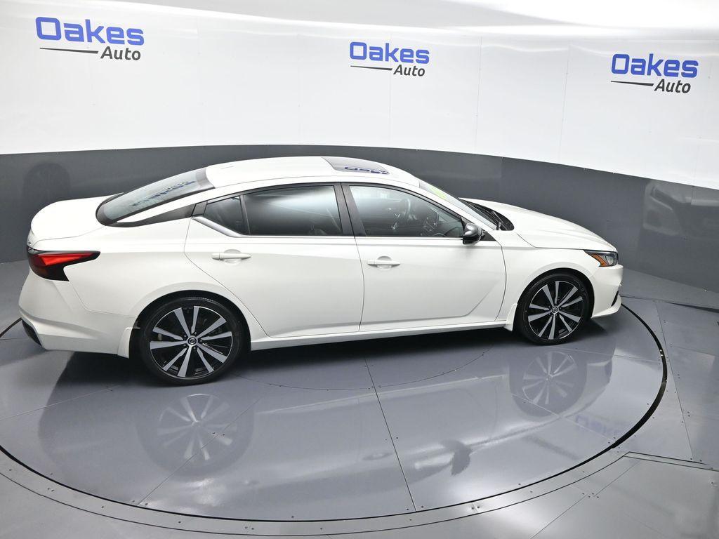 2022 Pearl White Tricoat Nissan Altima