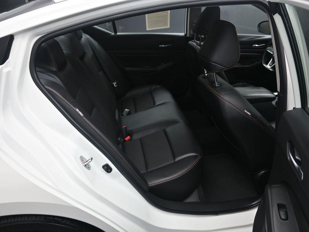 2022 Pearl White Tricoat Nissan Altima