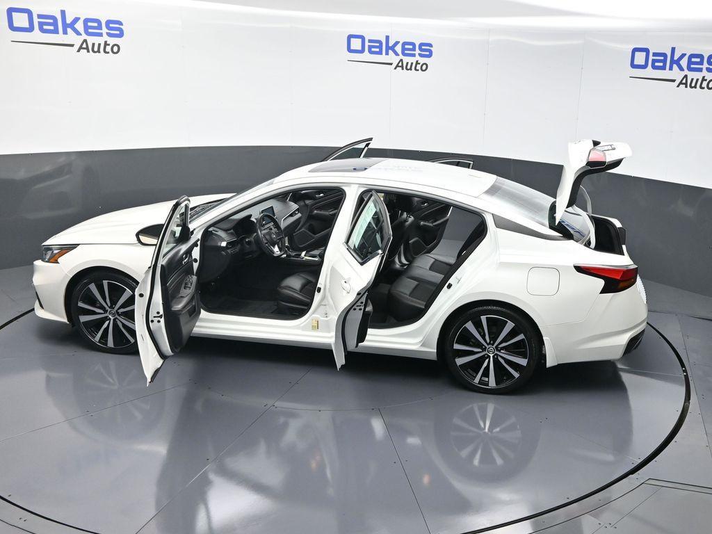 2022 Pearl White Tricoat Nissan Altima