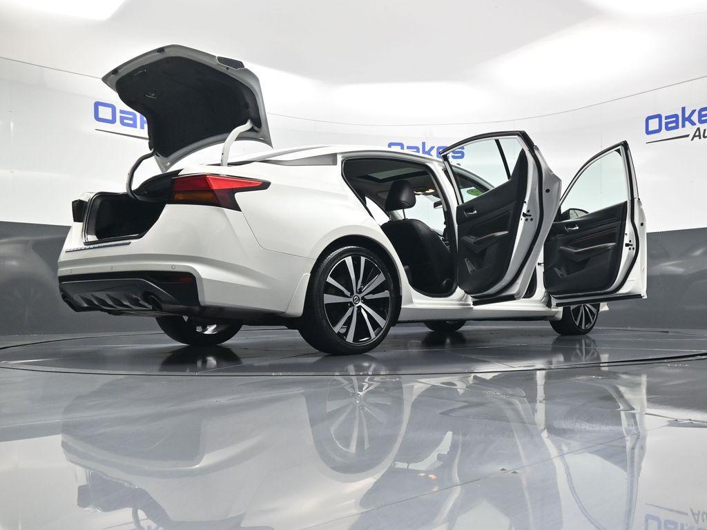 2022 Pearl White Tricoat Nissan Altima