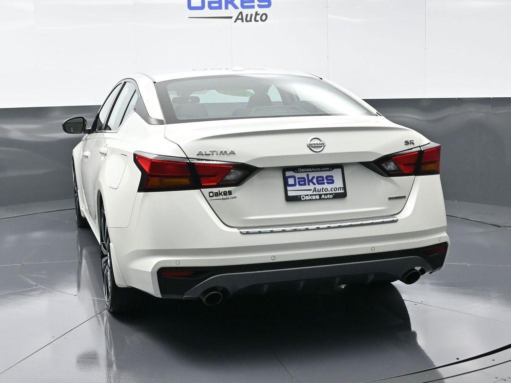 2022 Pearl White Tricoat Nissan Altima