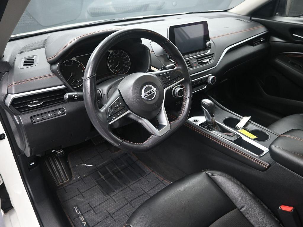 2022 Pearl White Tricoat Nissan Altima