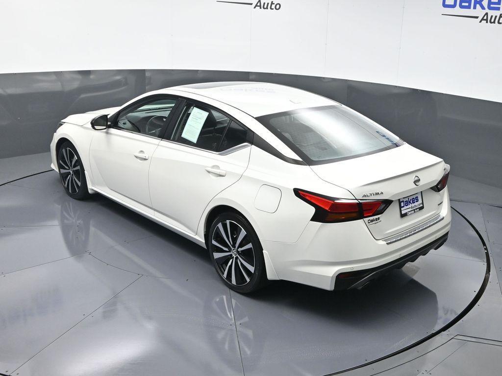 2022 Pearl White Tricoat Nissan Altima